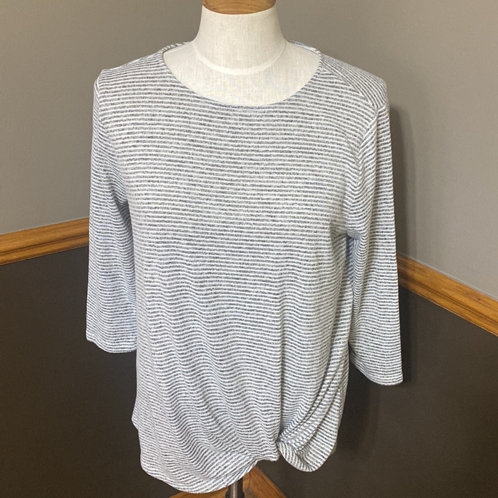 Matty M gray & white striped 3/4 sleeve twist knot top size medium